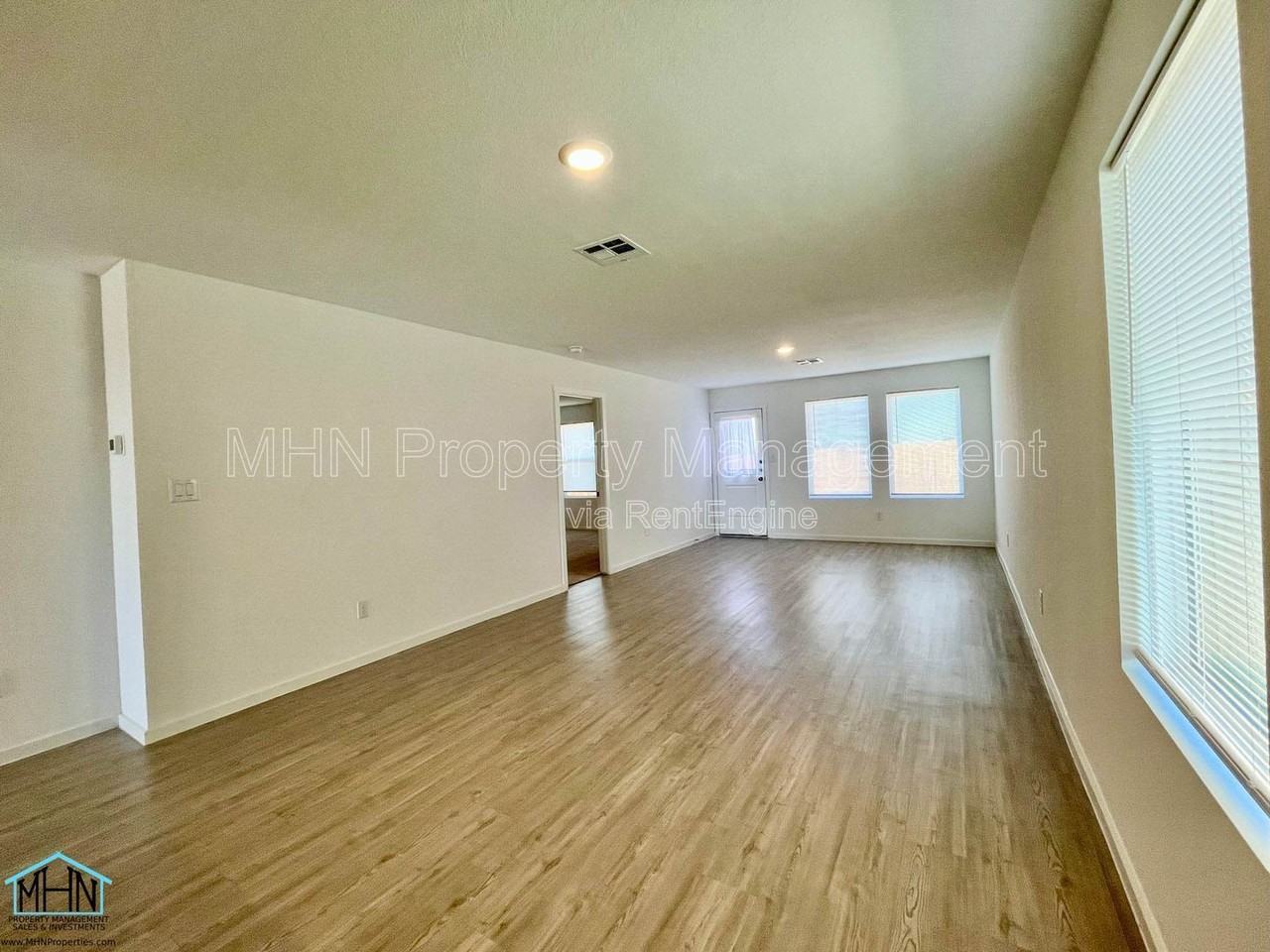 12931 Kathleen St - Photo 3 of 42