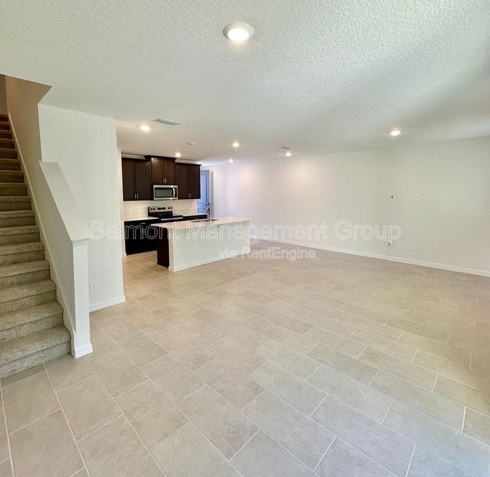 1122 Bradford Park Dr - Photo 2 of 5