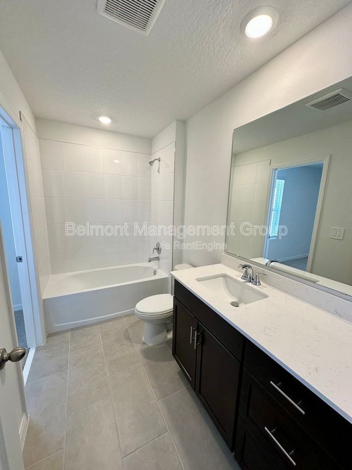 1122 Bradford Park Dr - Photo 4 of 5