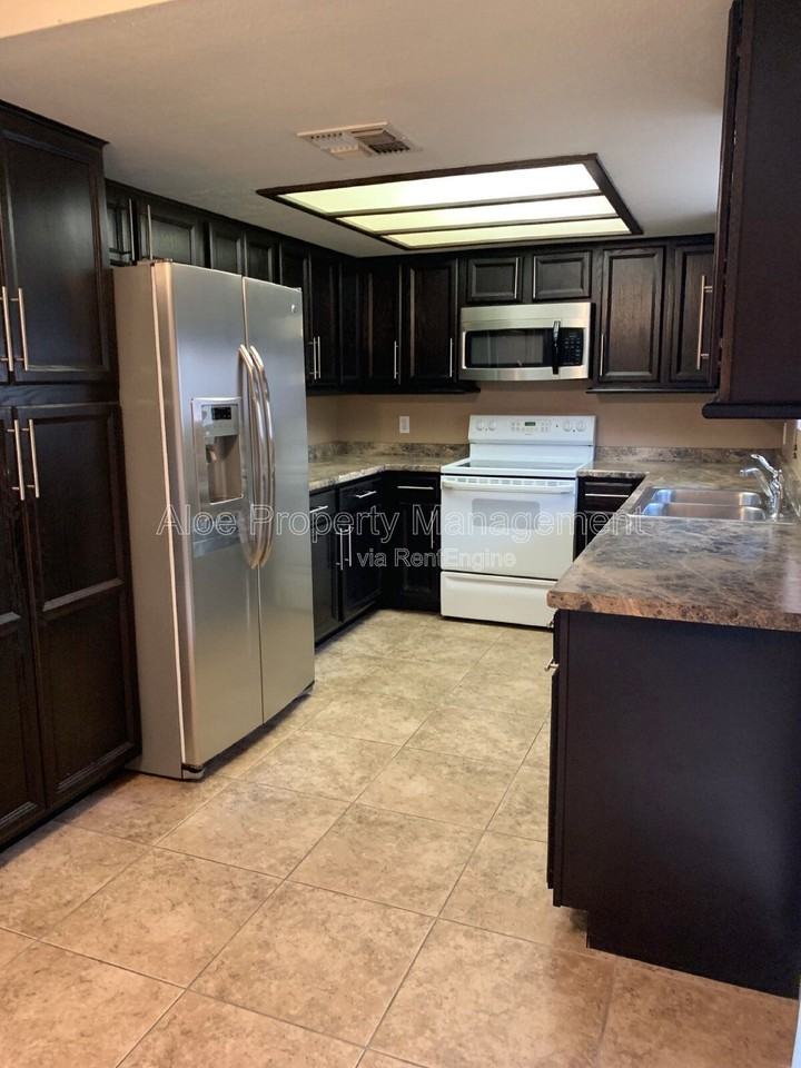 1774 E Tara Dr - Photo 4 of 8