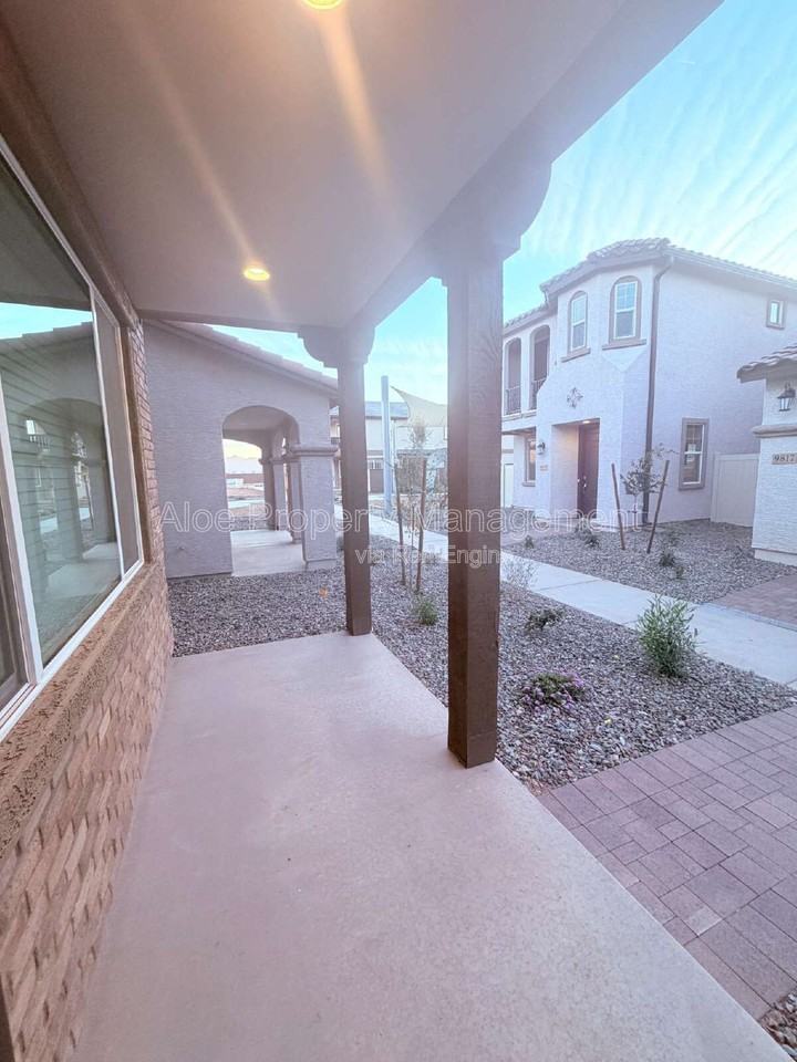 9741 W Catalina Dr - Photo 3 of 24