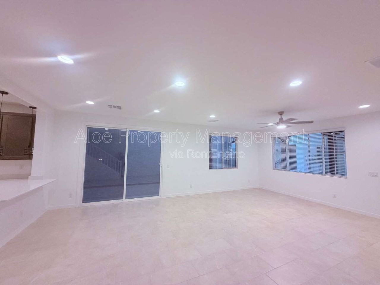 9741 W Catalina Dr - Photo 5 of 24