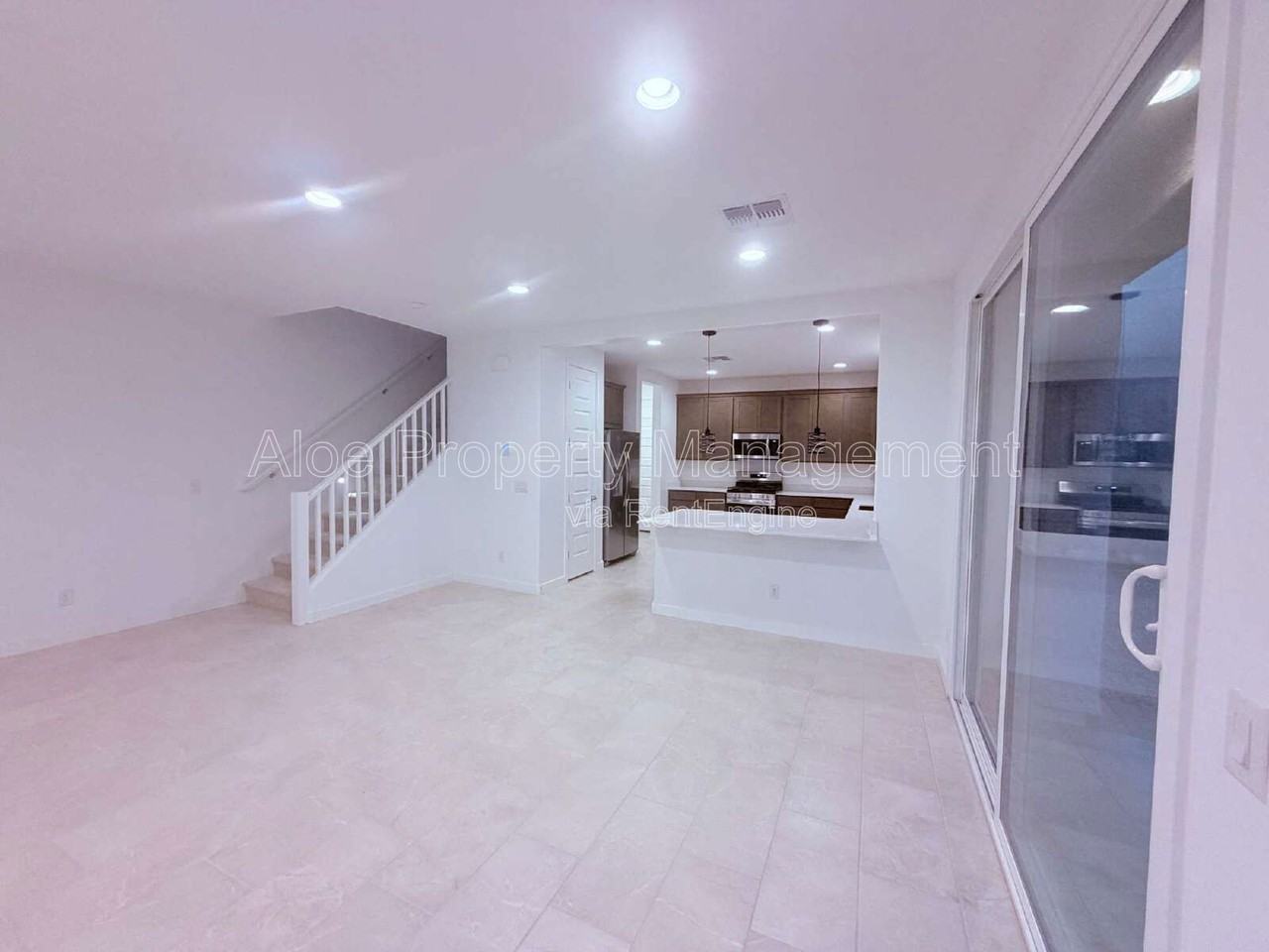 9741 W Catalina Dr - Photo 6 of 24