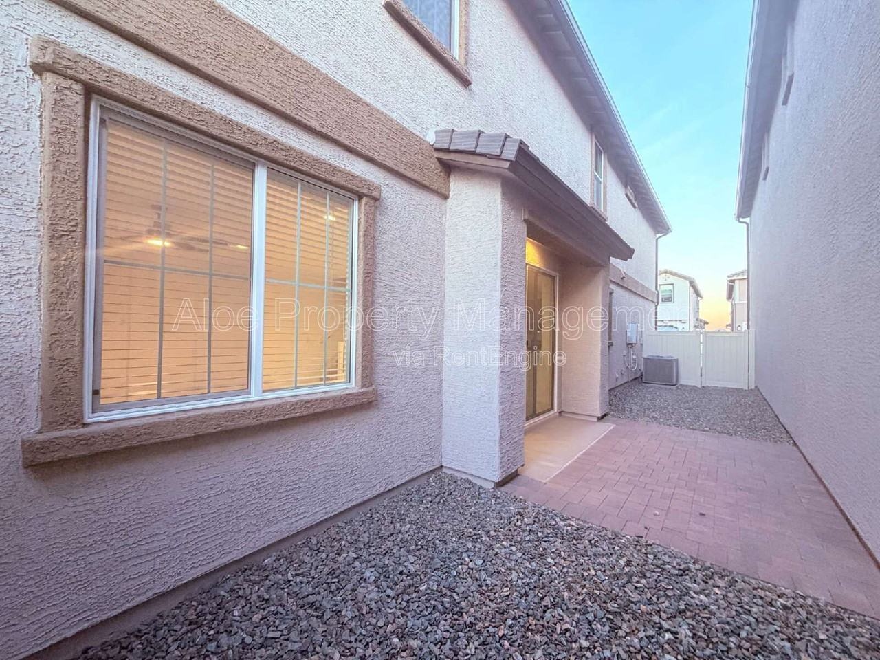 9741 W Catalina Dr - Photo 7 of 24