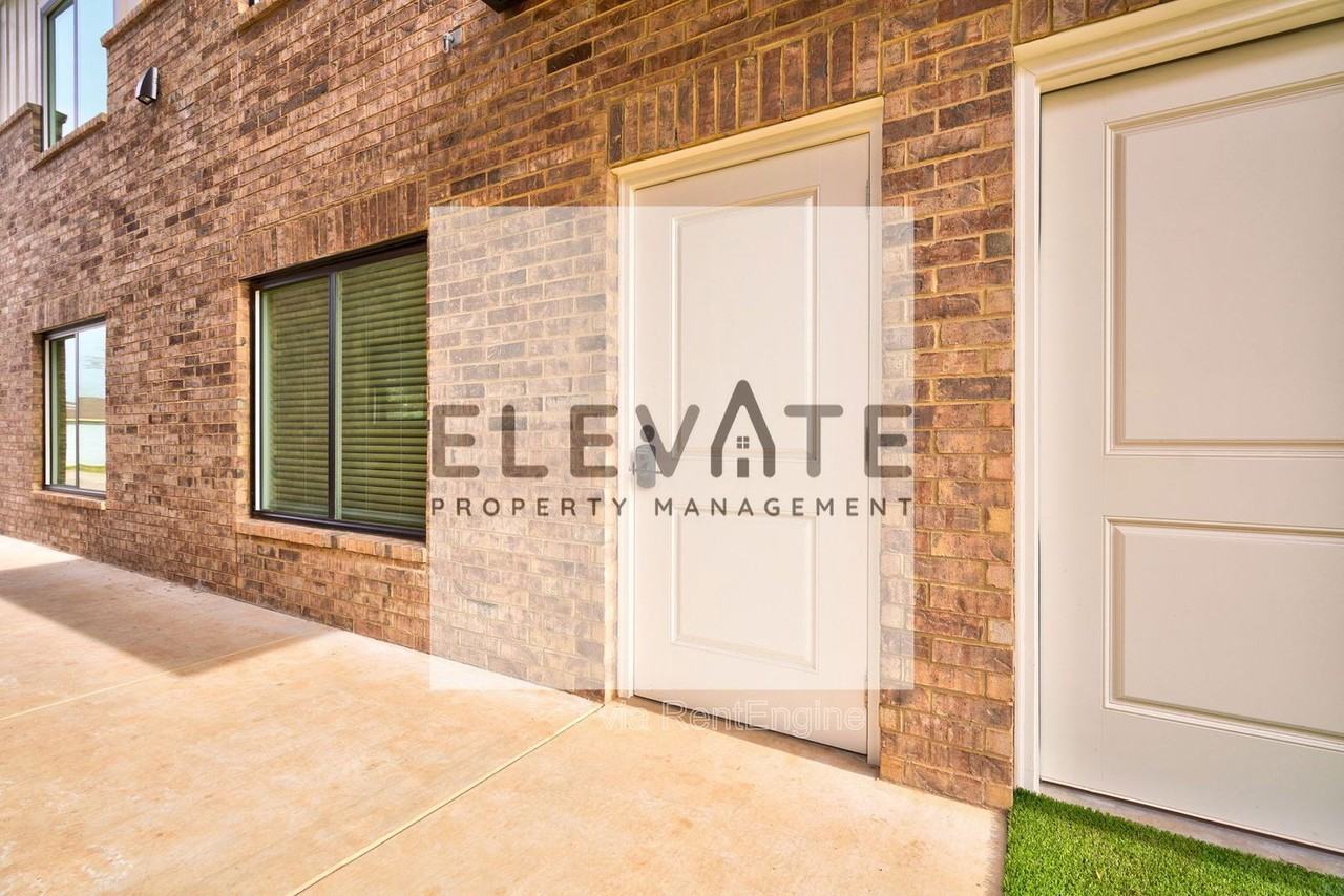 1614 Nw 17th St #7 - Photo 2 of 27