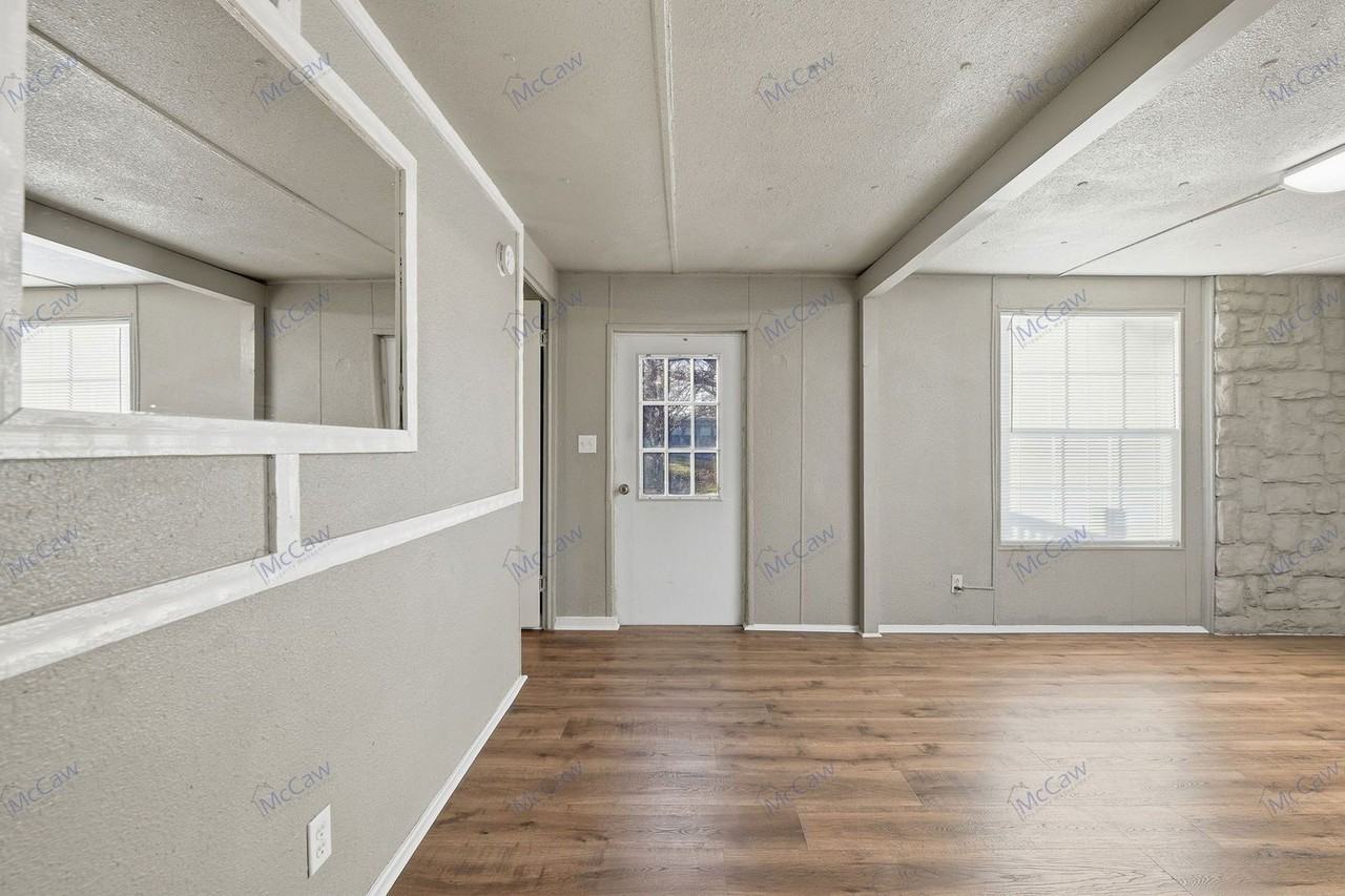 1307 Oakridge Rd - Photo 3 of 22