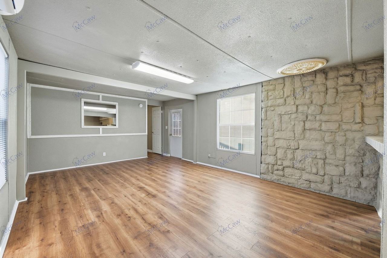 1307 Oakridge Rd - Photo 4 of 22