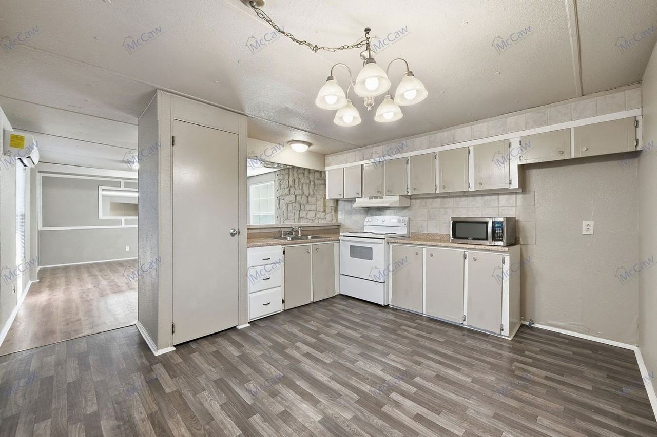 1307 Oakridge Rd - Photo 6 of 22