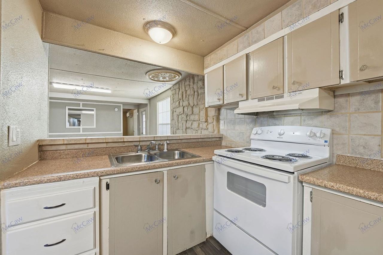 1307 Oakridge Rd - Photo 7 of 22