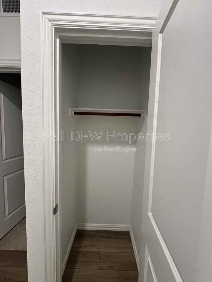 1462 Everett Gardens Way - Photo 5 of 17