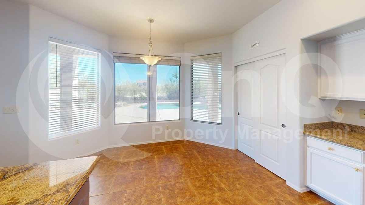 3923 S Amber Rock Ave - Photo 6 of 30