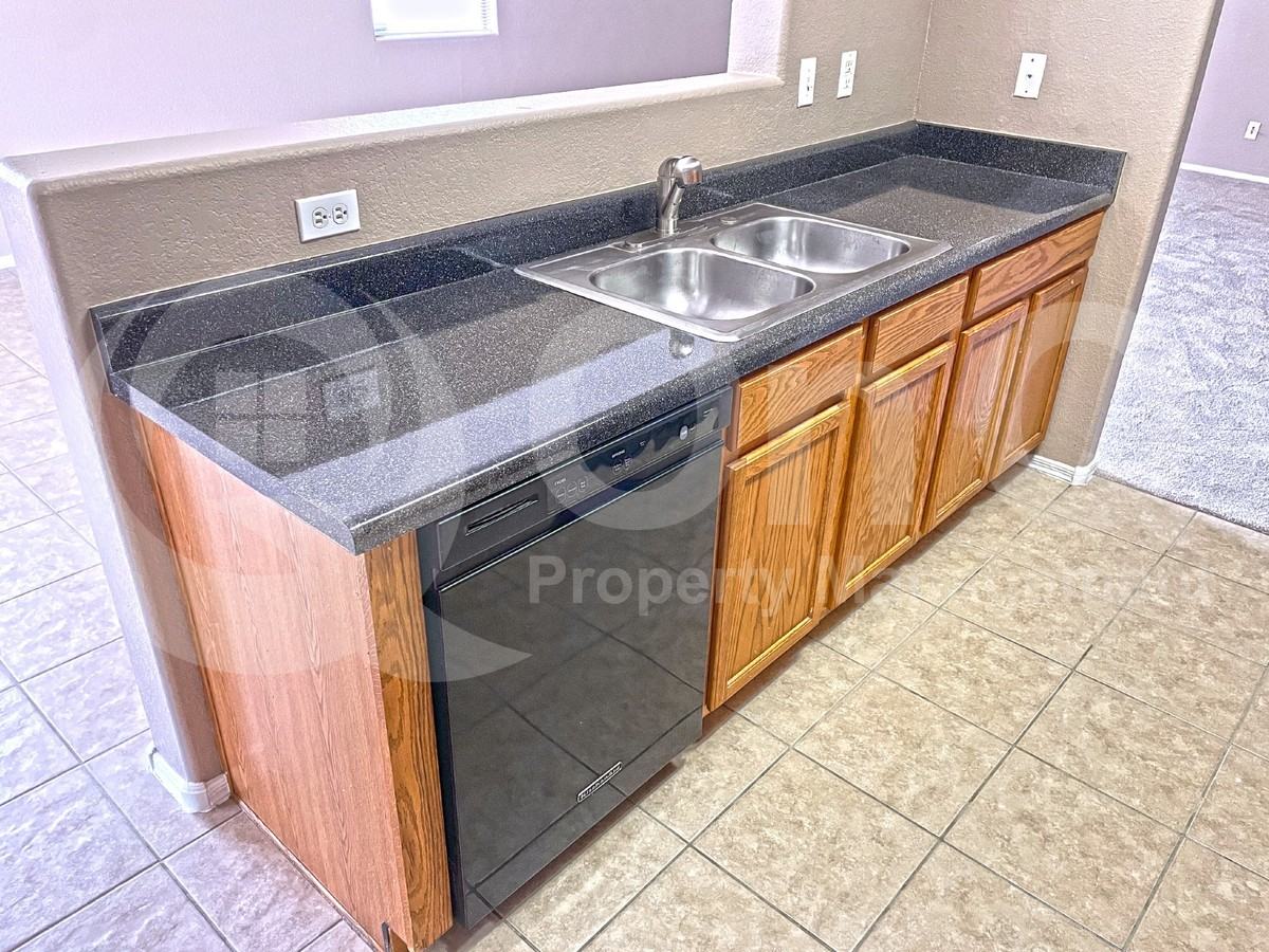 1627 E Desert Rose Trl - Photo 7 of 39