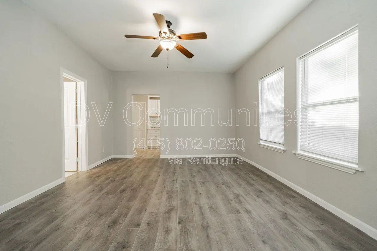 606 E Brin St - Photo 4 of 21