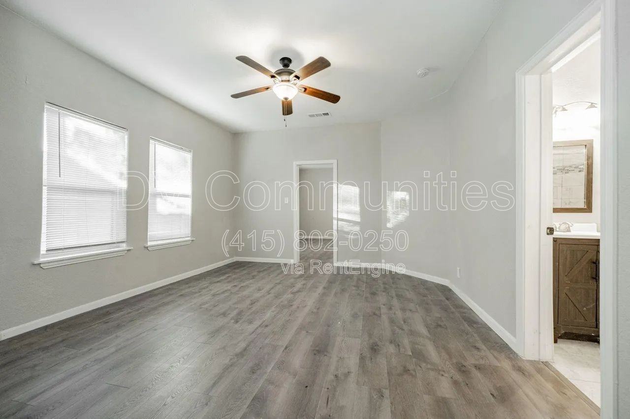 606 E Brin St - Photo 5 of 21