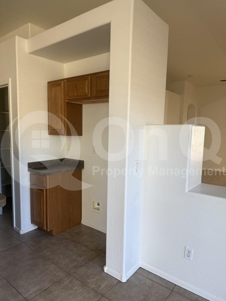 6921 S 50th Gln - Photo 4 of 22