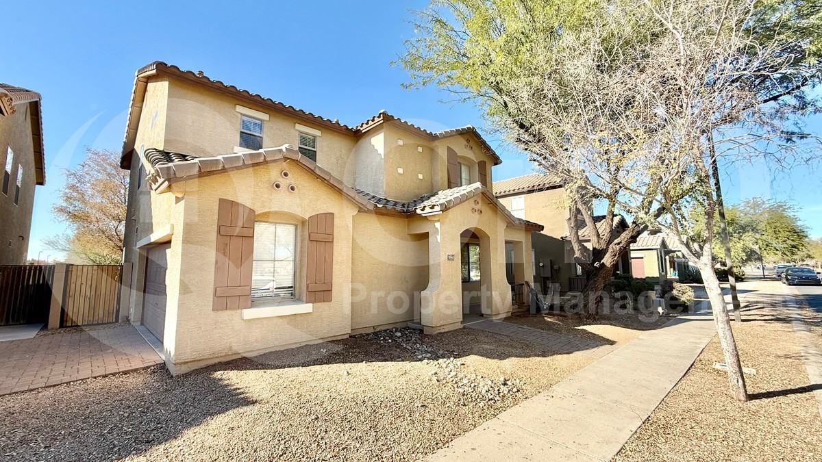 1840 S Falcon Dr - Photo 2 of 32