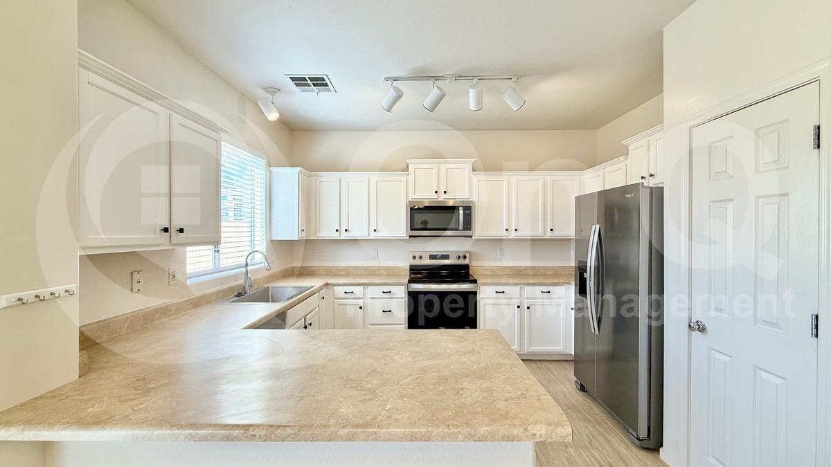 1840 S Falcon Dr - Photo 5 of 32