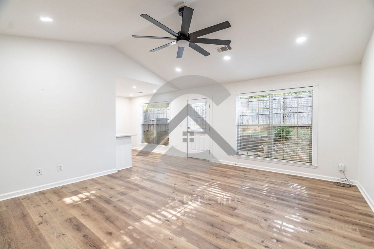 202 Wild Ivy Cv - Photo 2 of 14