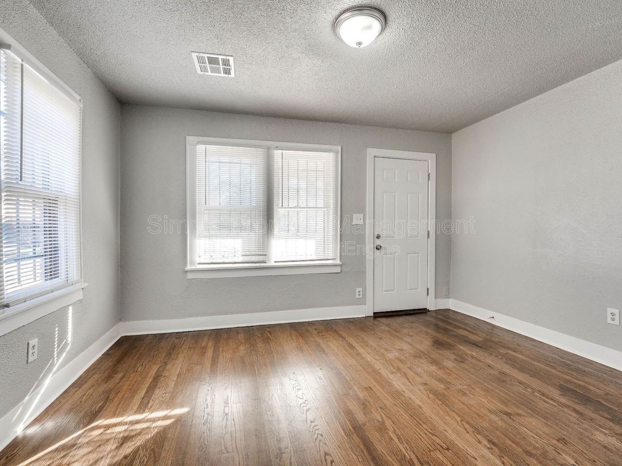 1515 Ne 13th St - Photo 3 of 13