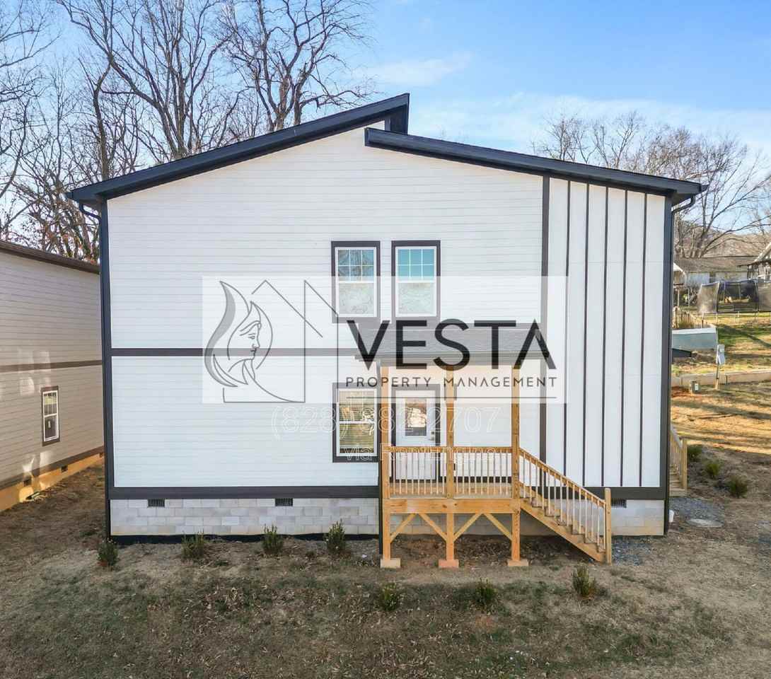 510 Deaverview Rd - Photo 3 of 30