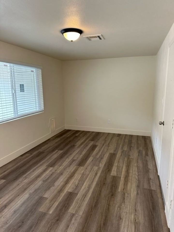 1817 W Wood Dr - Photo 4 of 17