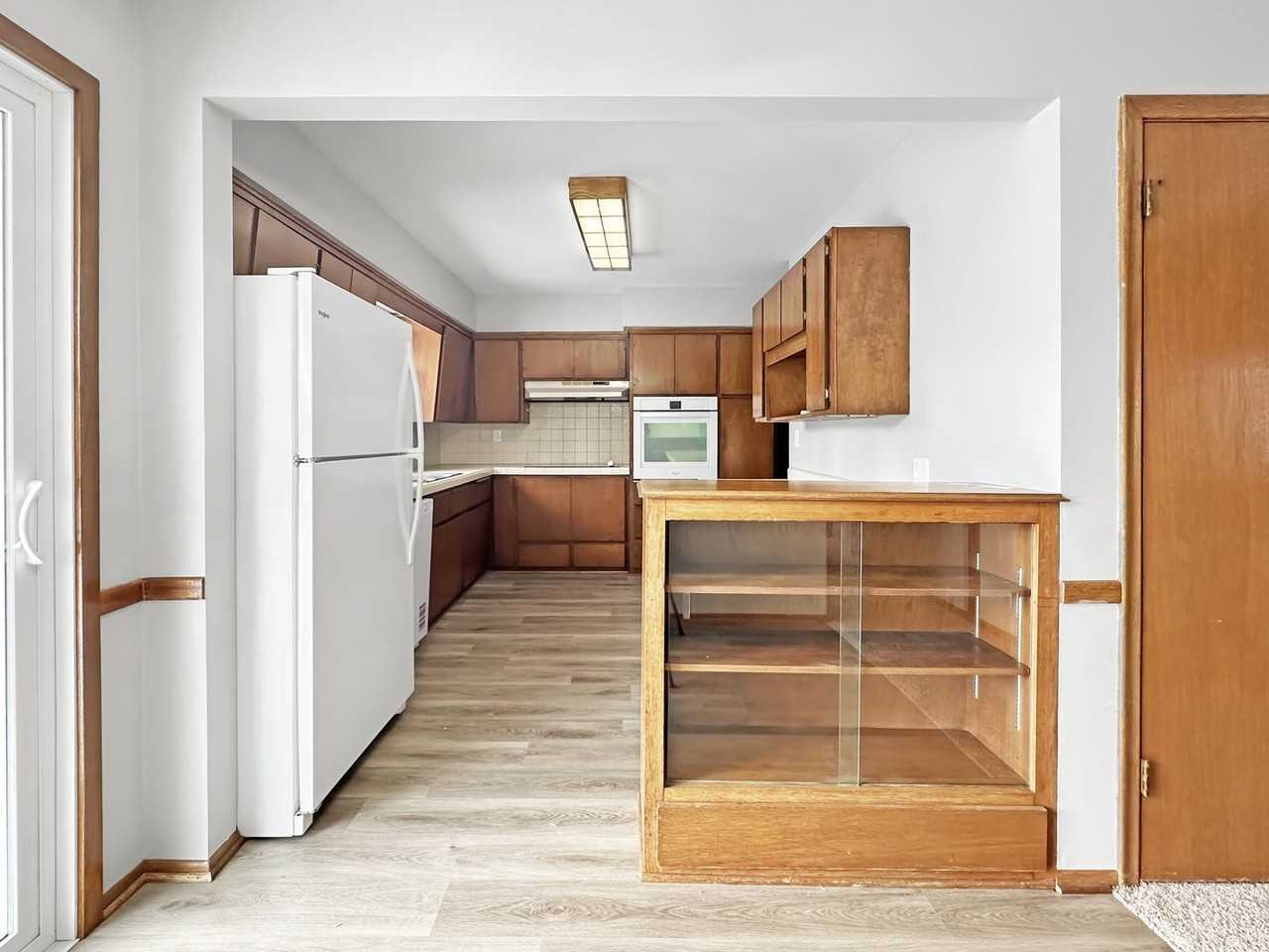 276 Dawn Ave - Photo 6 of 18