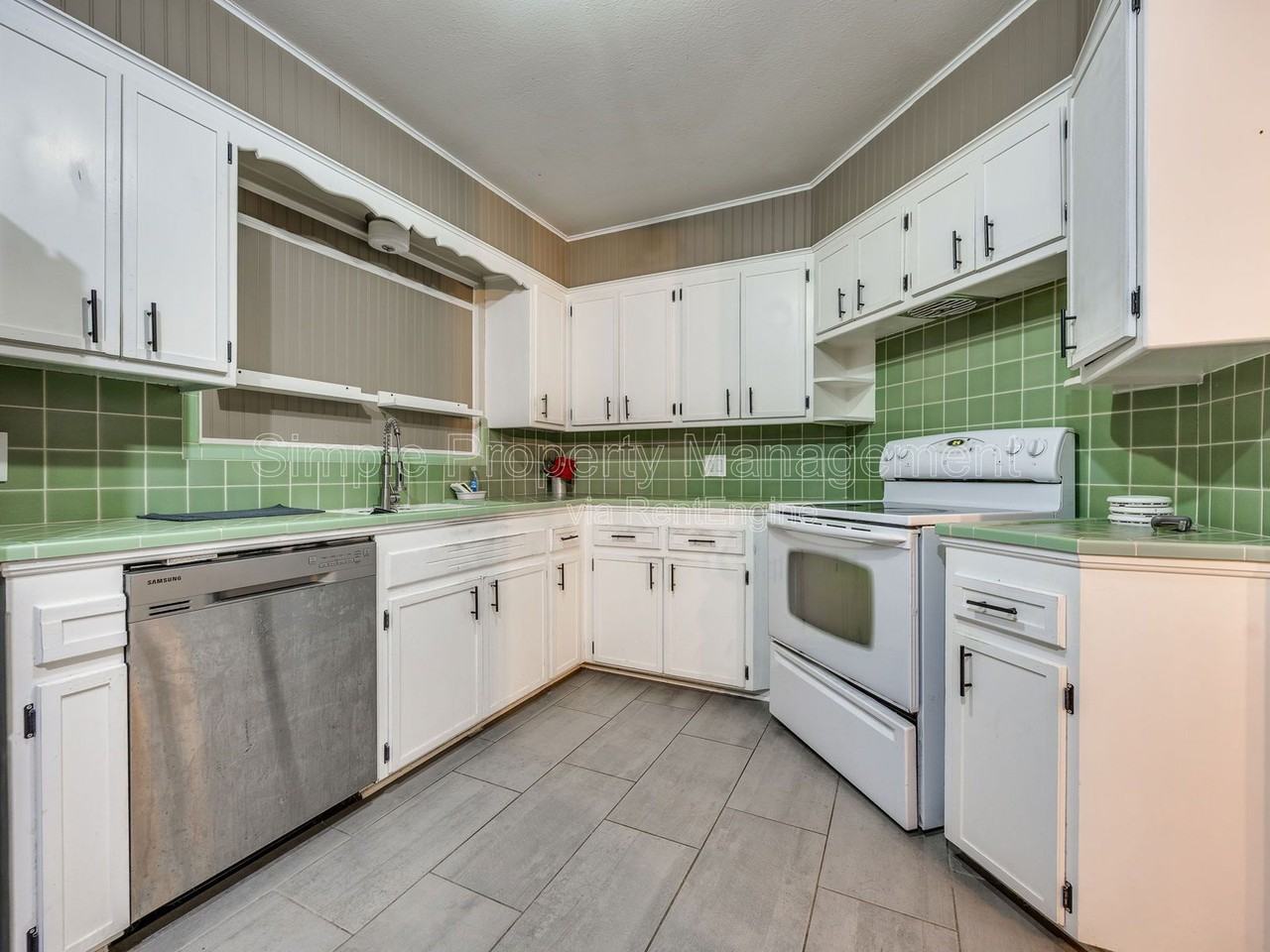 3737 Nw 17th St - Photo 6 of 13