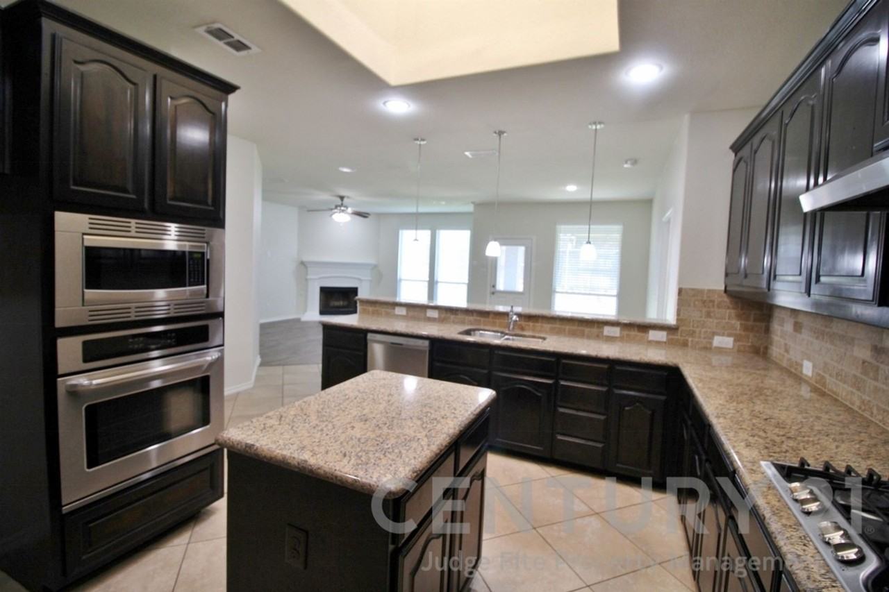 1205 Crest Ridge Dr - Photo 2 of 10