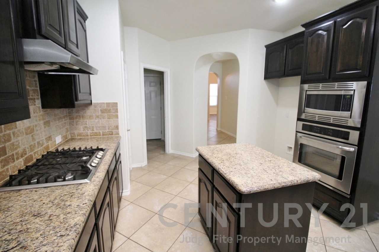 1205 Crest Ridge Dr - Photo 3 of 10