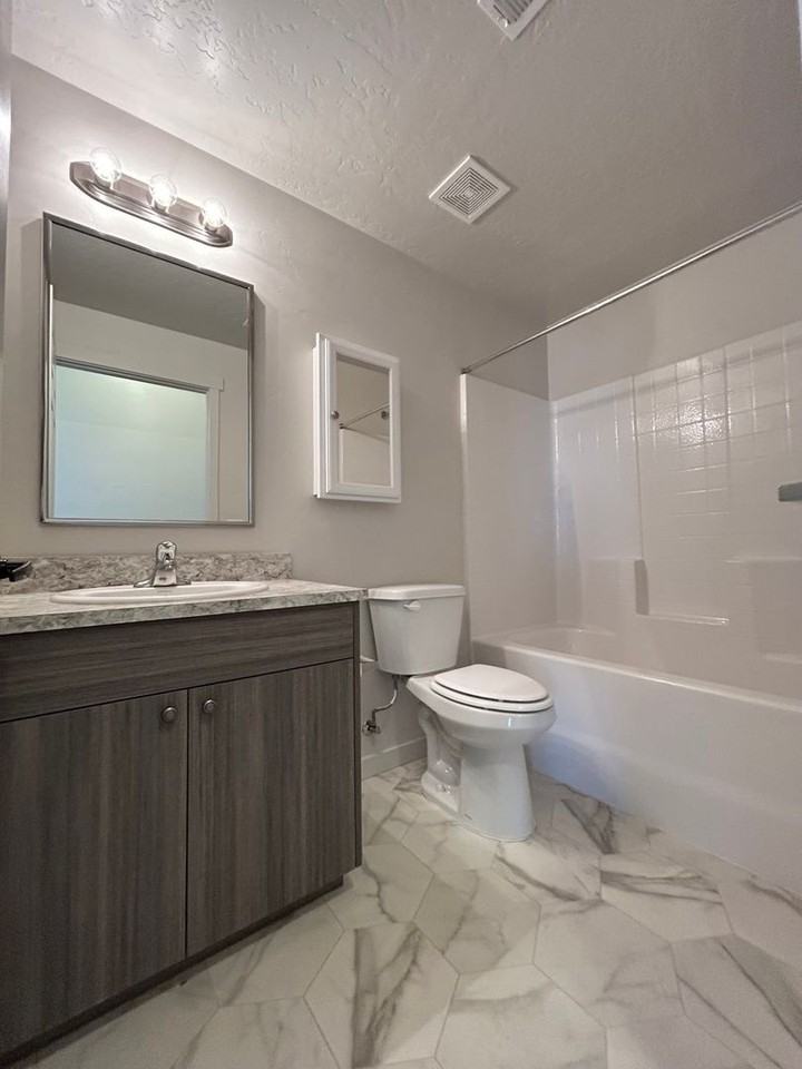 4815 Continental Ln - Photo 2 of 19