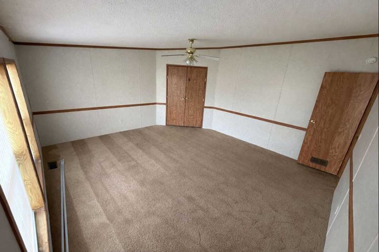 901 S Walnut St - Photo 2 of 7