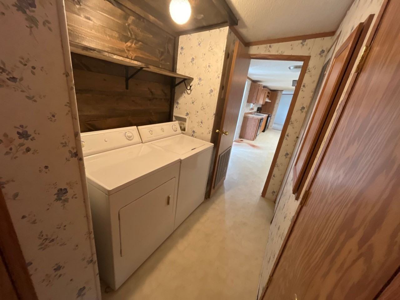 901 S Walnut St - Photo 6 of 7