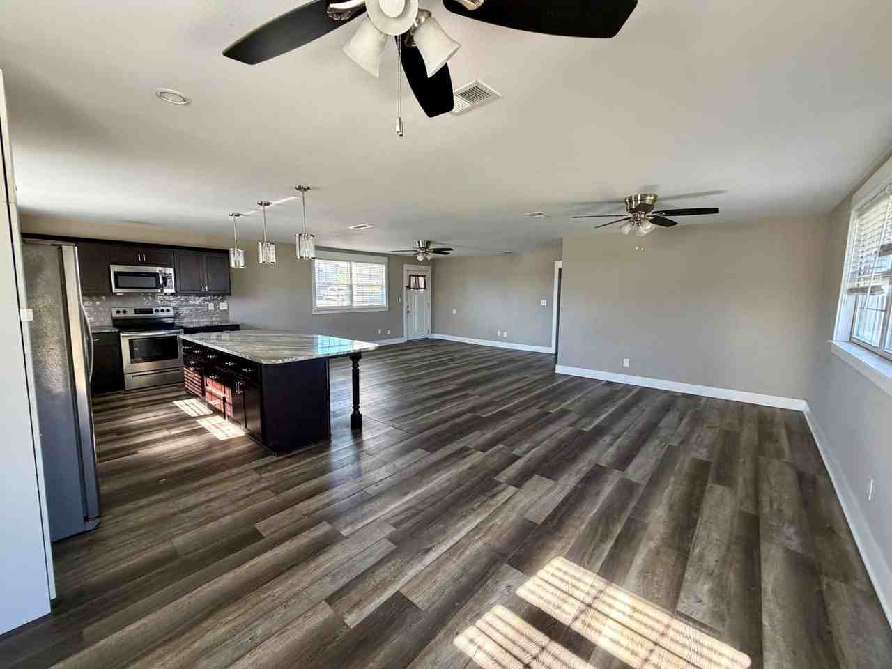 215 Carolina Ave - Photo 2 of 11