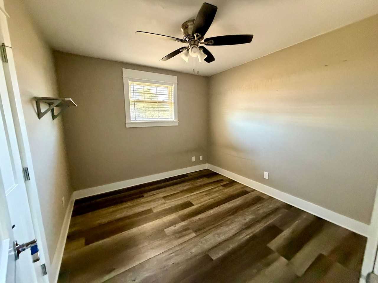 215 Carolina Ave - Photo 5 of 11