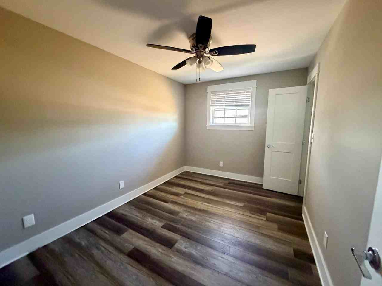 215 Carolina Ave - Photo 6 of 11