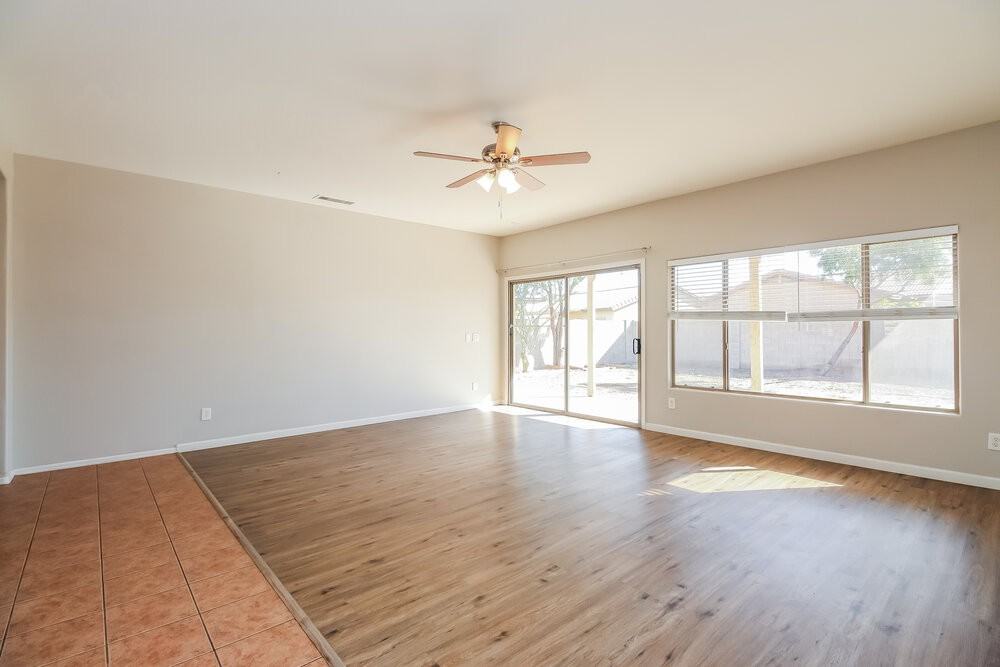 5305 S 52nd Dr - Photo 4 of 16