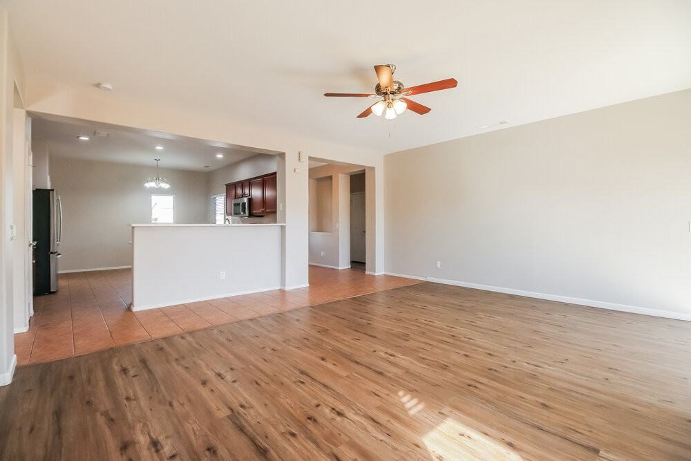 5305 S 52nd Dr - Photo 5 of 16