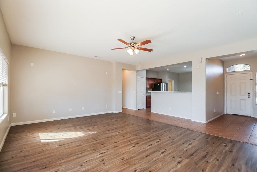 5305 S 52nd Dr - Photo 6 of 16