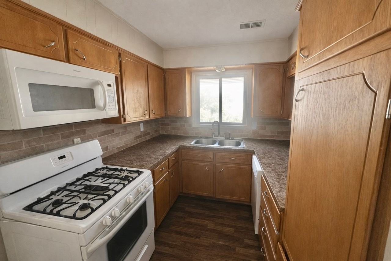 1104 Robindale Dr - Photo 6 of 9