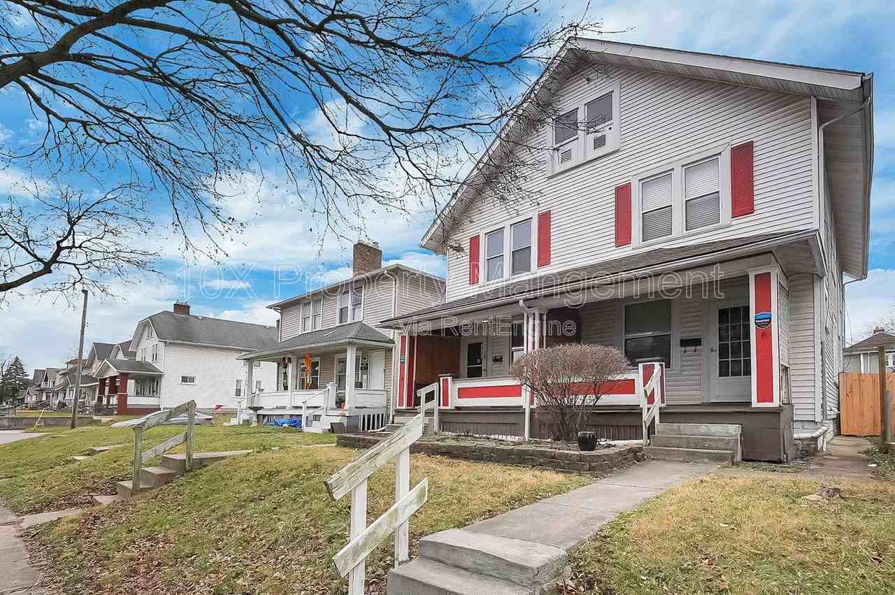 275 N Warren Ave - Photo 4 of 28