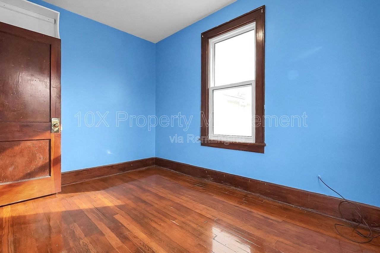 275 N Warren Ave - Photo 7 of 28