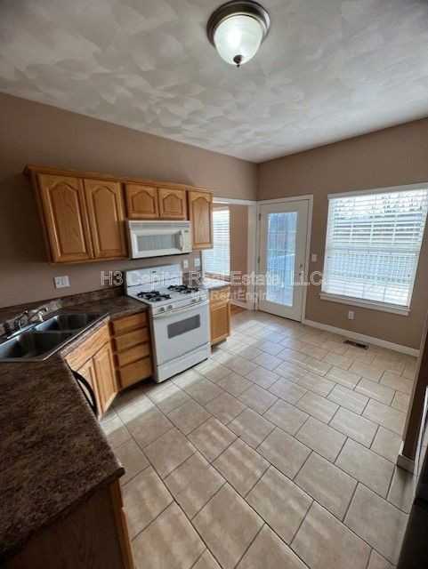 1016 Steven Dee Dr - Photo 5 of 9