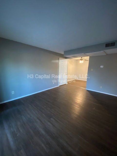 400 George St #F - Photo 3 of 12