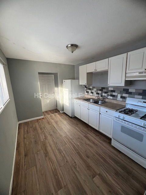 4069 Bruene Ave - Photo 4 of 9