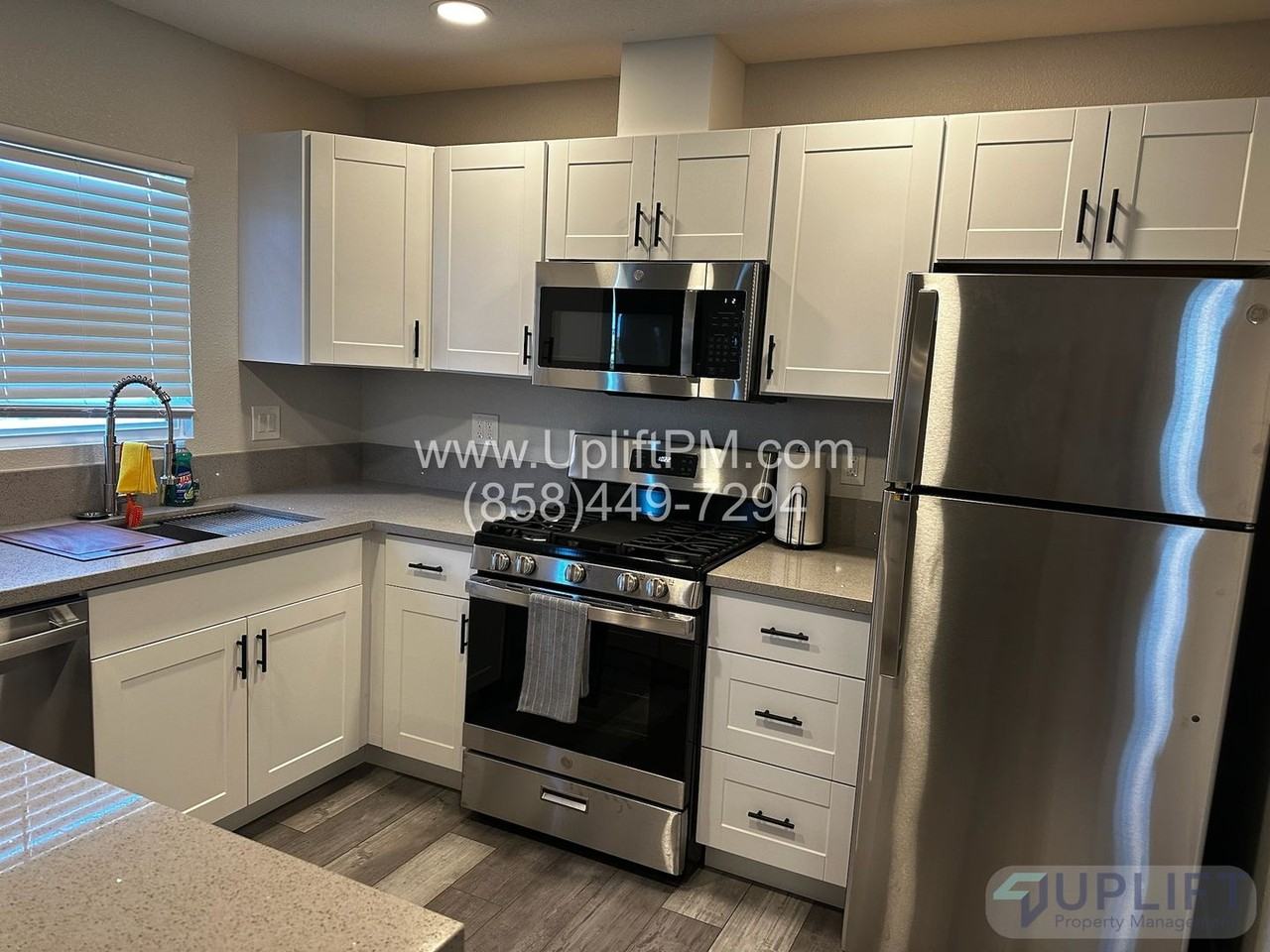 3791 Marlborough Ave - Photo 4 of 42