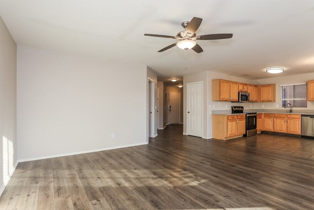 13023 W Lawrence Rd - Photo 4 of 17