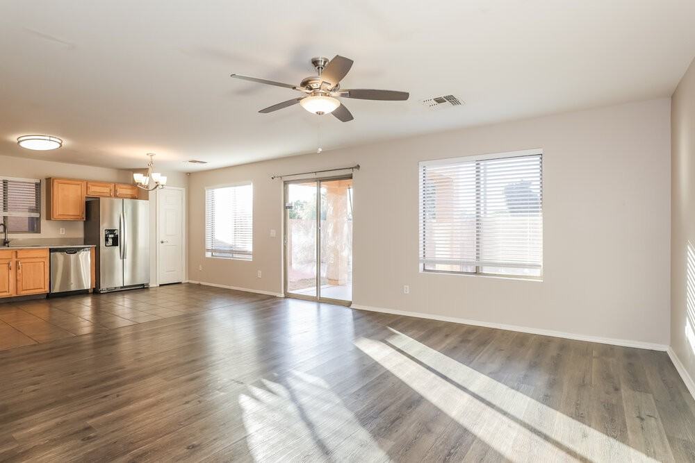 13023 W Lawrence Rd - Photo 5 of 17