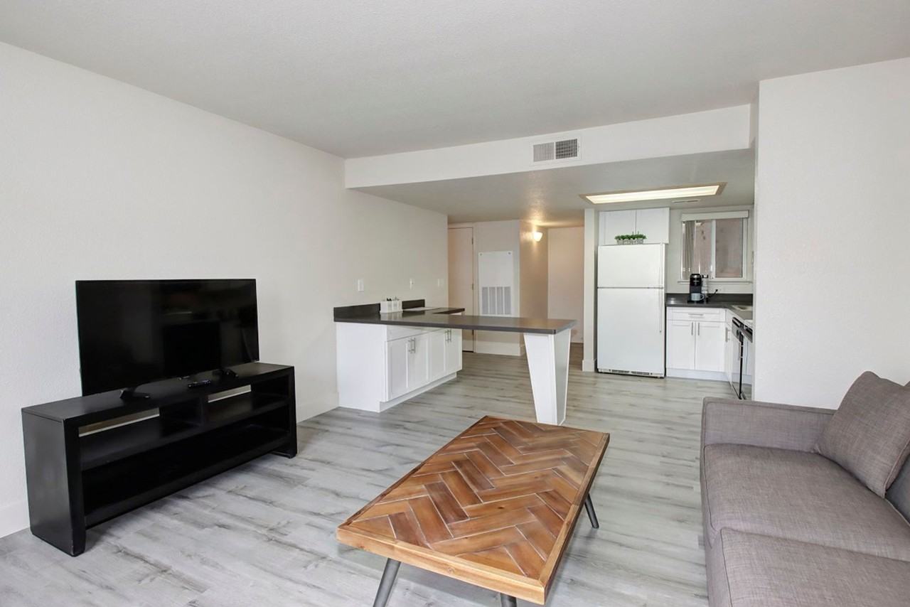 Glacier Point Apartments - Photo 3 of 39