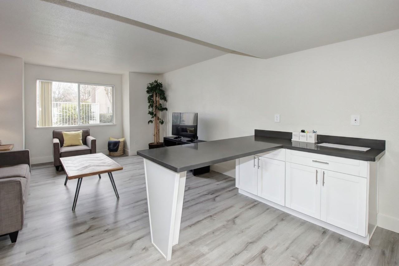 Glacier Point Apartments - Photo 5 of 39