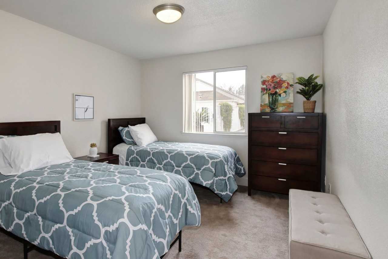 Glacier Point Apartments - Photo 6 of 39